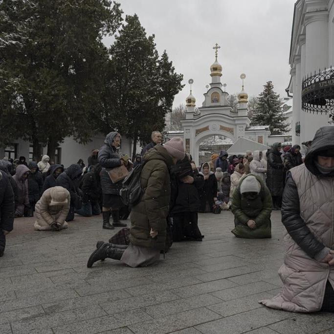Kyiv monks accused of Russia links refuse eviction order
